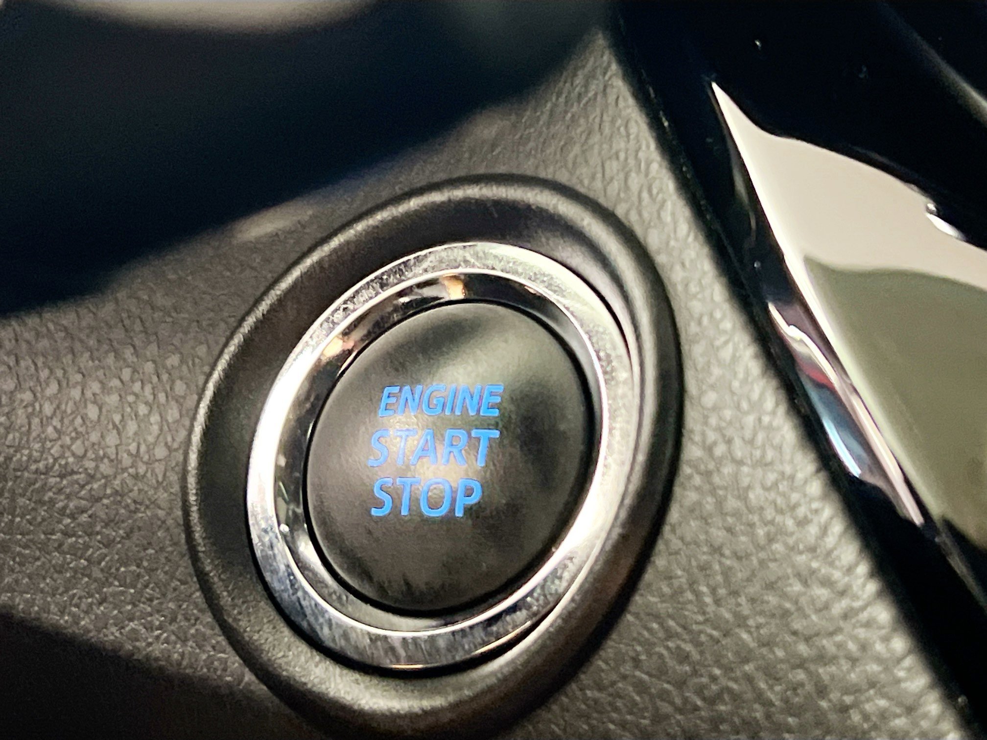 Used 2021 Toyota C-HR XLE FWD image 23