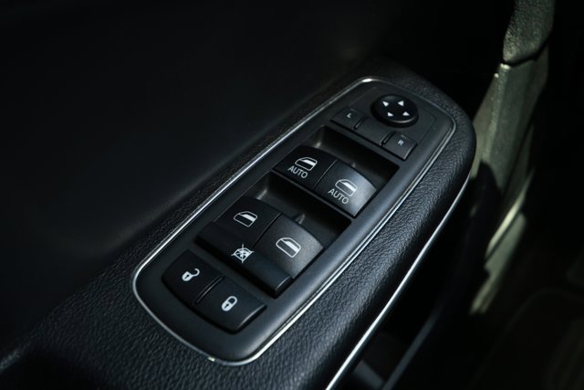 Used 2019 Chrysler 300 Touring w/ Chrome Appearance Package image 19