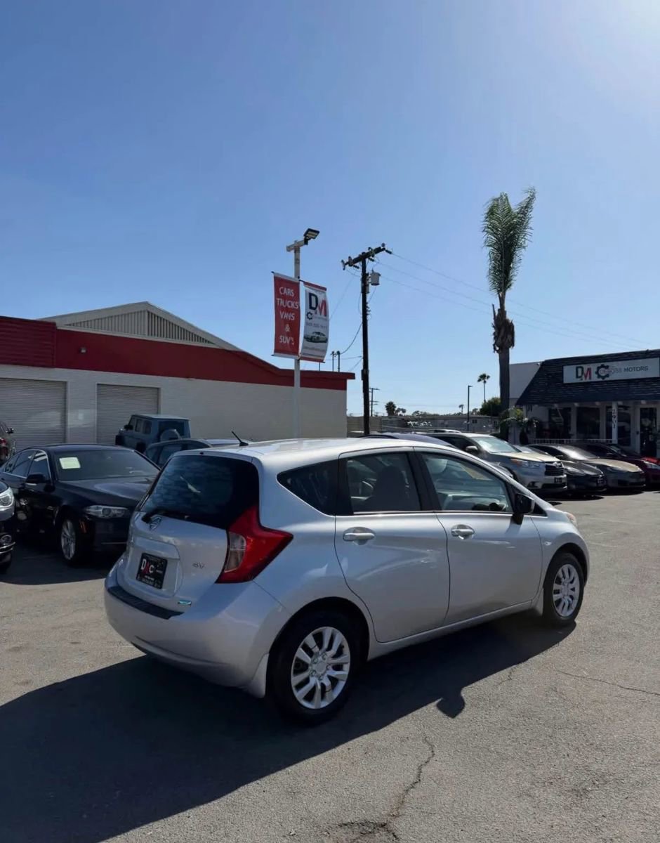 Used 2015 Nissan Versa Note SV FWD image 3