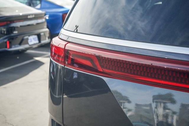 Used 2024 Kia Carnival EX image 9