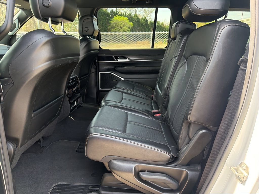 Used 2024 Jeep Wagoneer L Series II w/ Flexible Seating Group AWD/4WD image 25