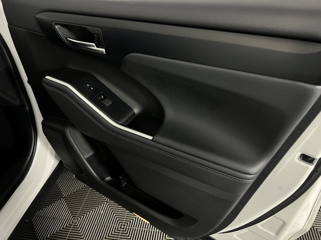 Used 2025 Toyota Highlander XLE image 34