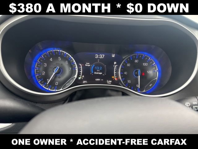 Used 2024 Chrysler Pacifica Touring-L FWD image 16