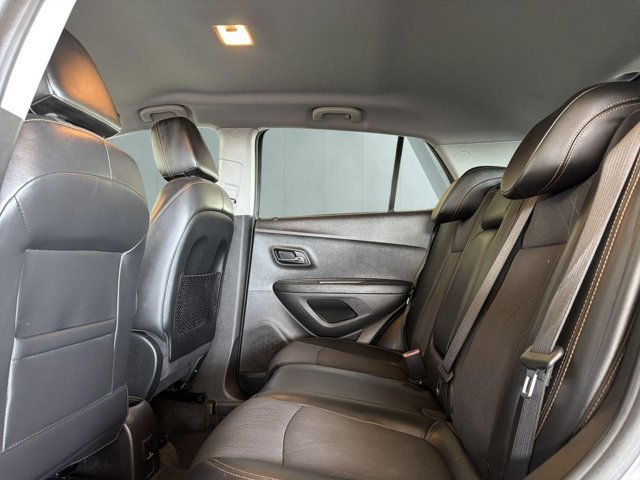 Used 2020 Chevrolet Trax LT w/ LT Convenience Package AWD/4WD image 11