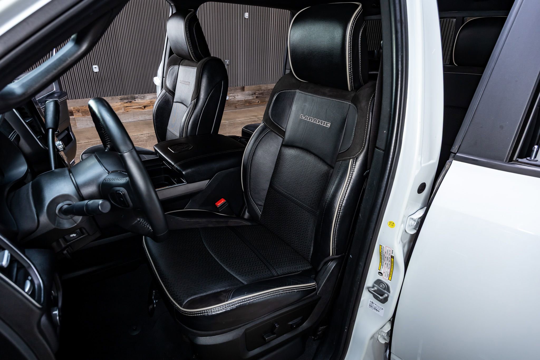 Used 2023 RAM 3500 Laramie AWD/4WD image 30