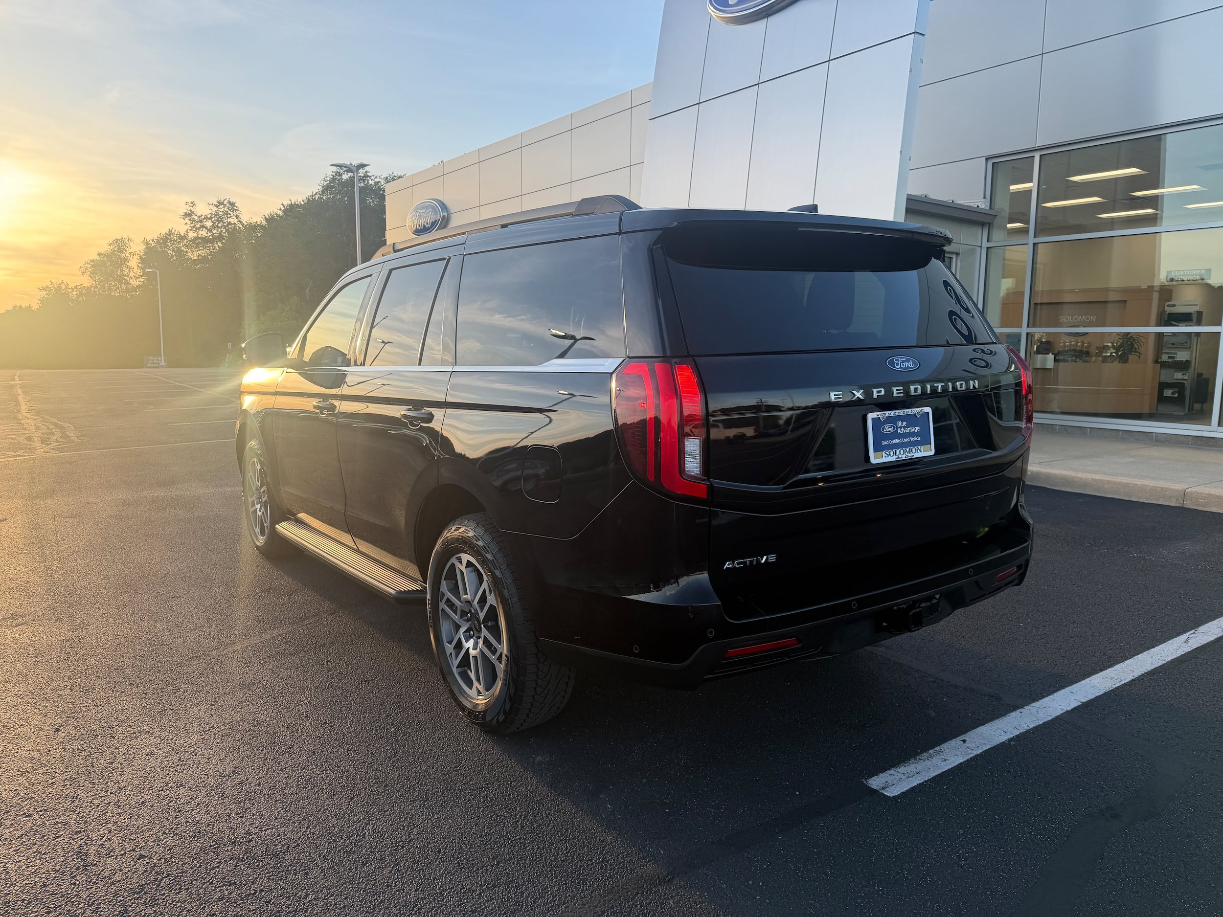 Certified 2025 Ford Expedition Active AWD/4WD image 8