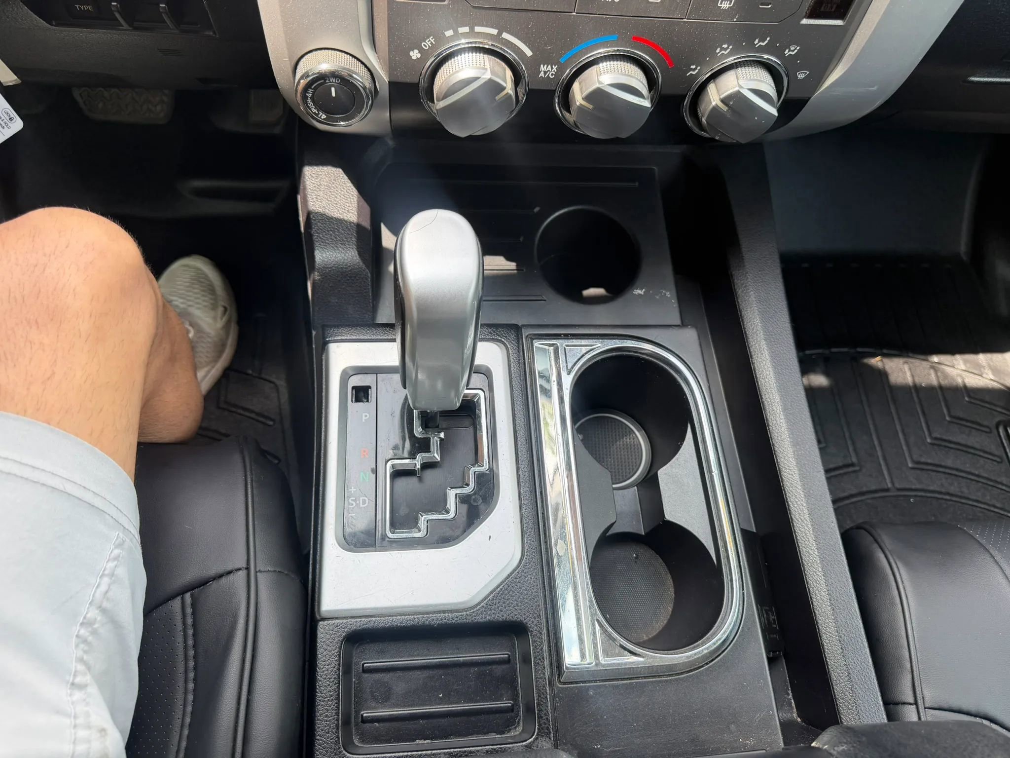 Used 2016 Toyota Tundra SR5 w/ SR5 Upgrade Package AWD/4WD image 18