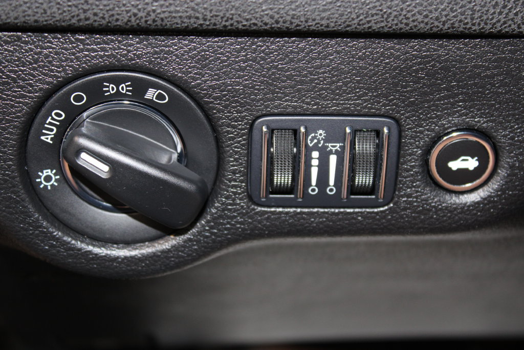 Used 2023 Chrysler 300 Touring AWD/4WD image 32