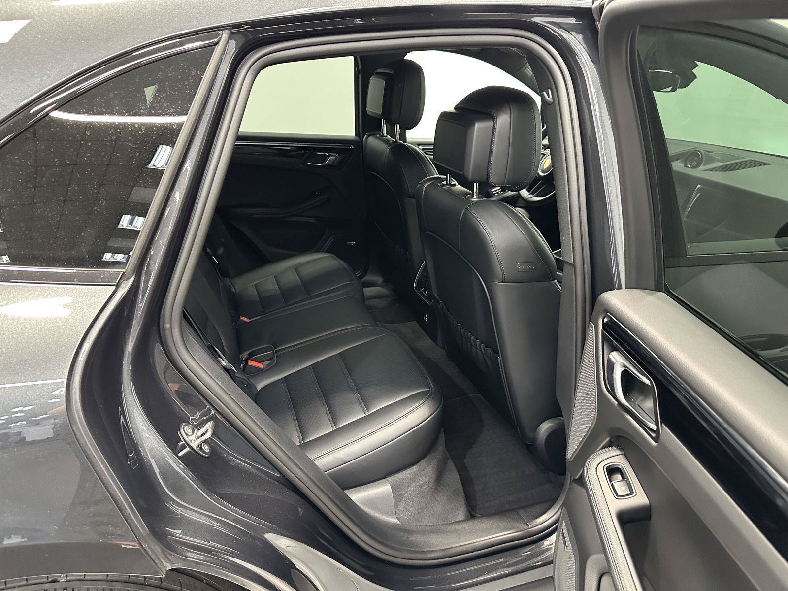 Certified 2026 Porsche Macan AWD/4WD image 40