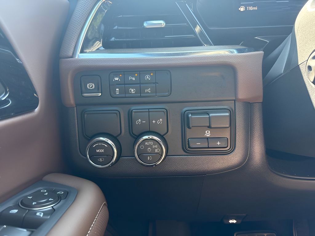 Used 2026 Chevrolet Suburban High Country RWD image 27