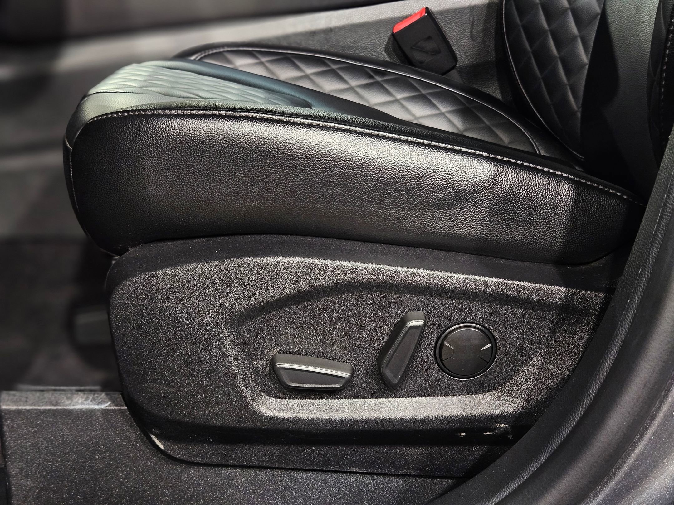 Used 2024 Ford Edge Titanium image 23