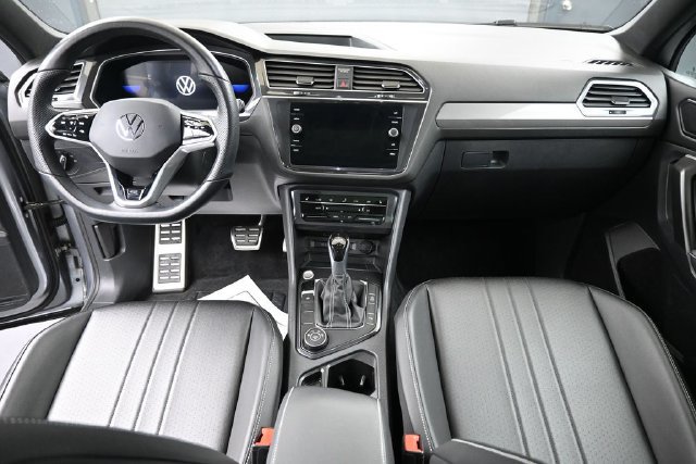 Used 2024 Volkswagen Tiguan SE R-Line AWD/4WD image 18