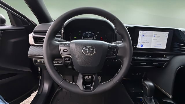 Used 2025 Toyota Camry SE image 11