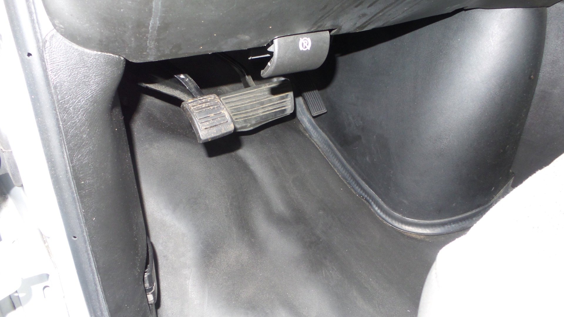 Used 2019 Chevrolet Express 2500 w/ Driver Convenience Package image 39