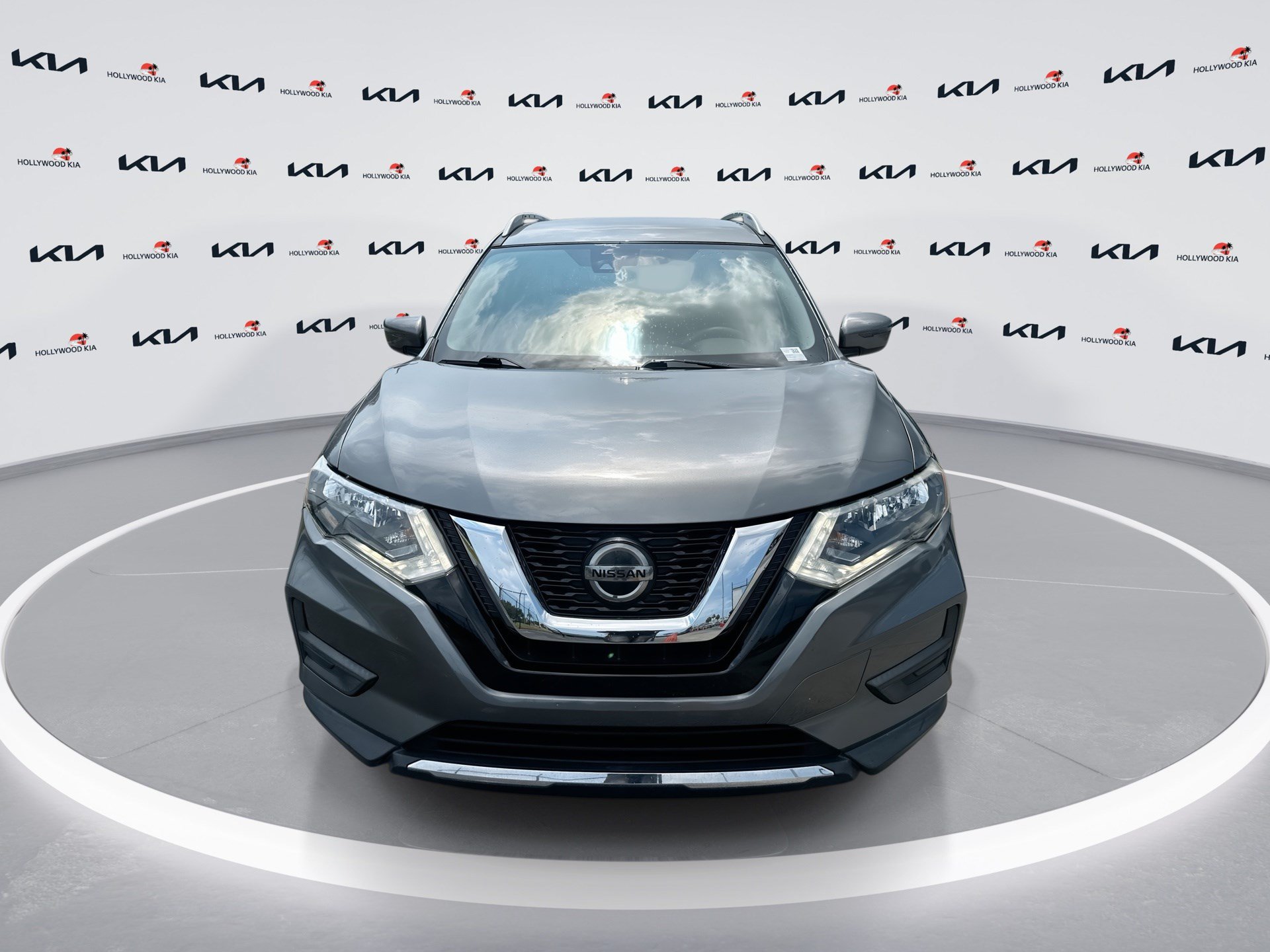 Used 2020 Nissan Rogue S w/ Special Edition Package FWD image 3