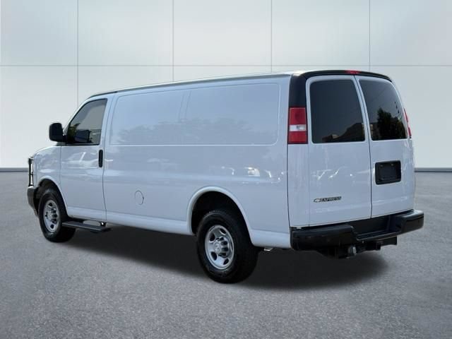 Used 2018 Chevrolet Express 3500 w/ Driver Convenience Package RWD image 10