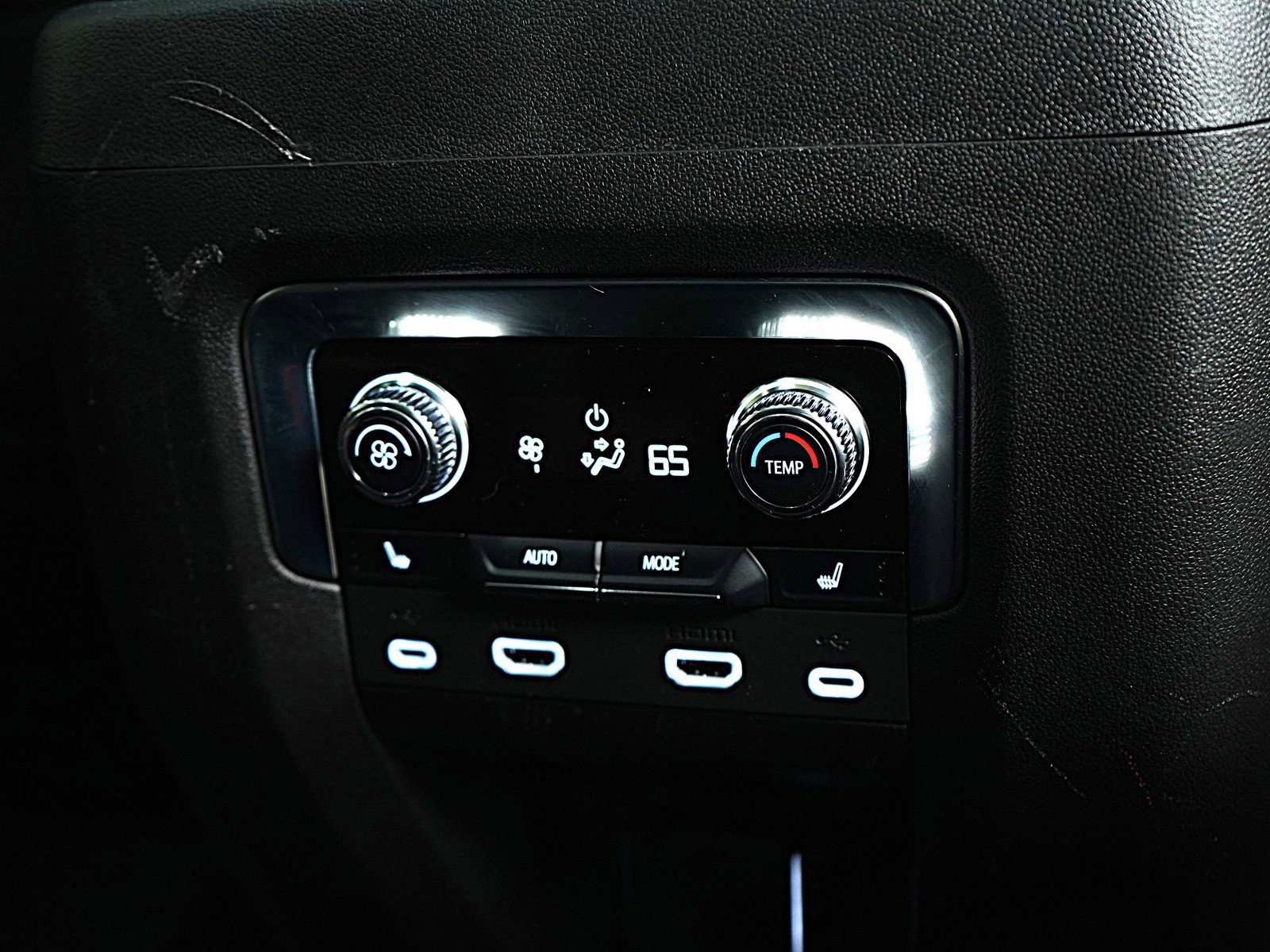 Used 2021 GMC Yukon AT4 image 18