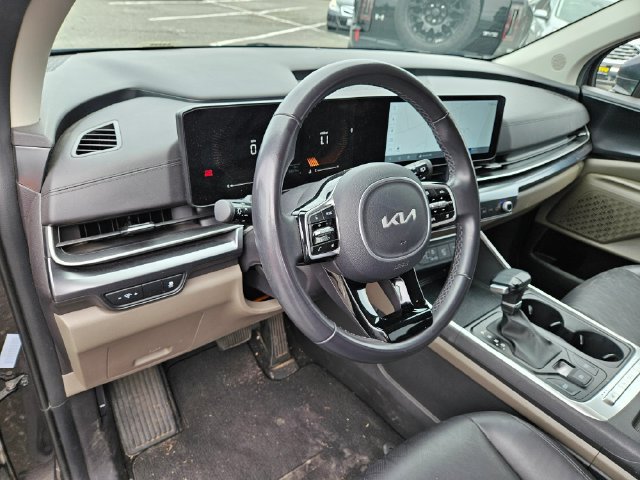Used 2025 Kia Carnival FWD image 9