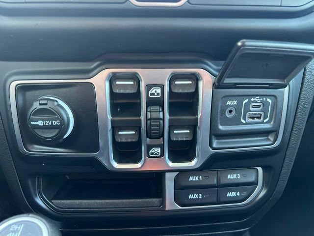 Used 2023 Jeep Wrangler Unlimited Sahara w/ Cold Weather Group AWD/4WD image 29