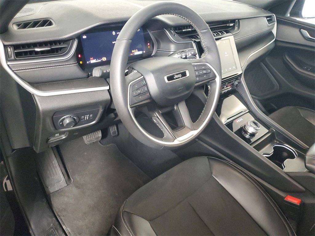 Used 2024 Jeep Grand Cherokee L Altitude image 10