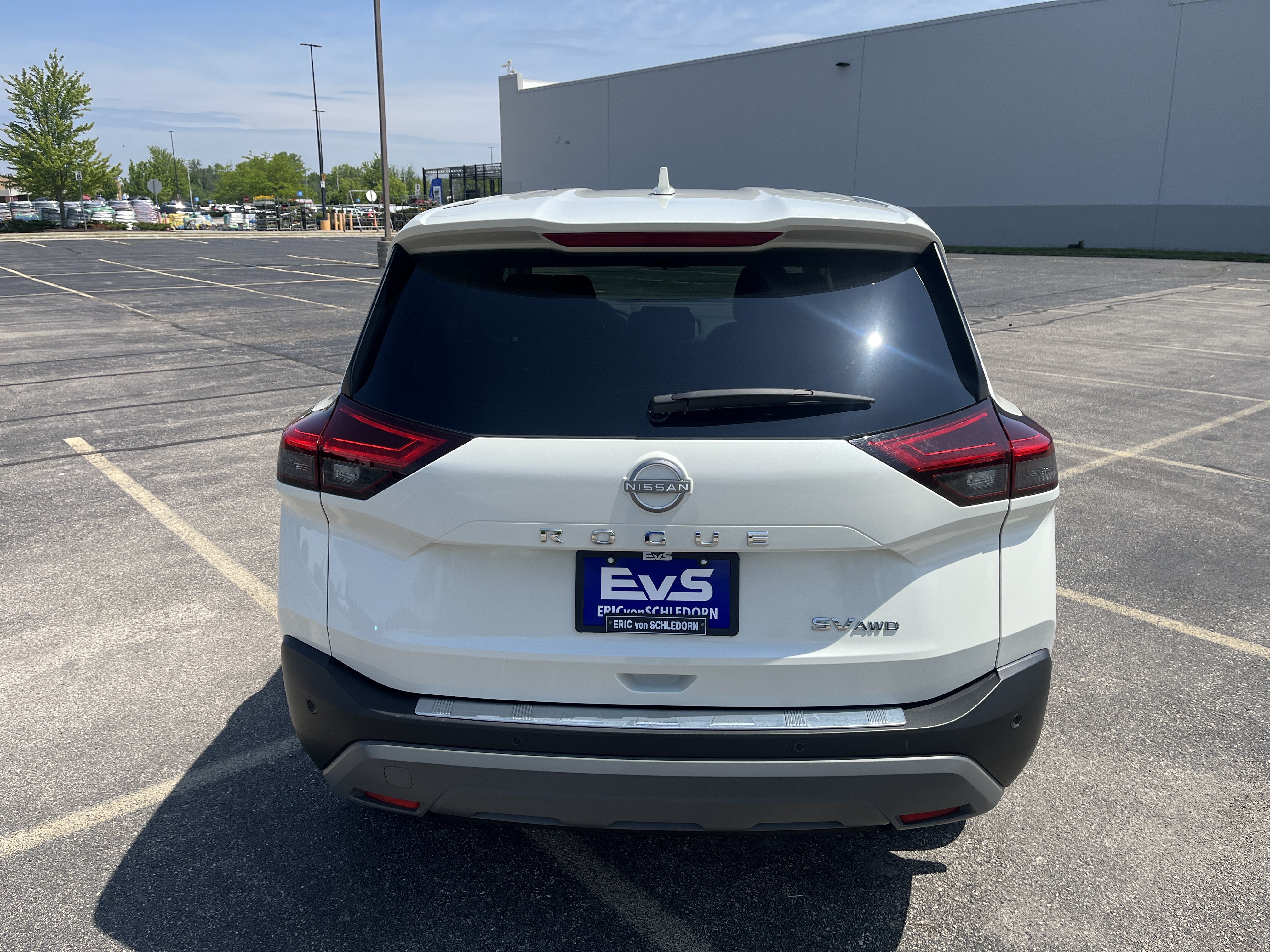 Used 2023 Nissan Rogue SV AWD/4WD image 5