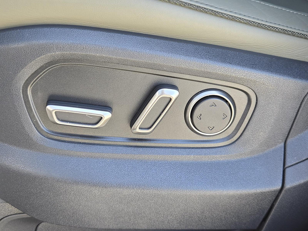 Used 2023 Rivian R1S Adventure AWD/4WD image 19