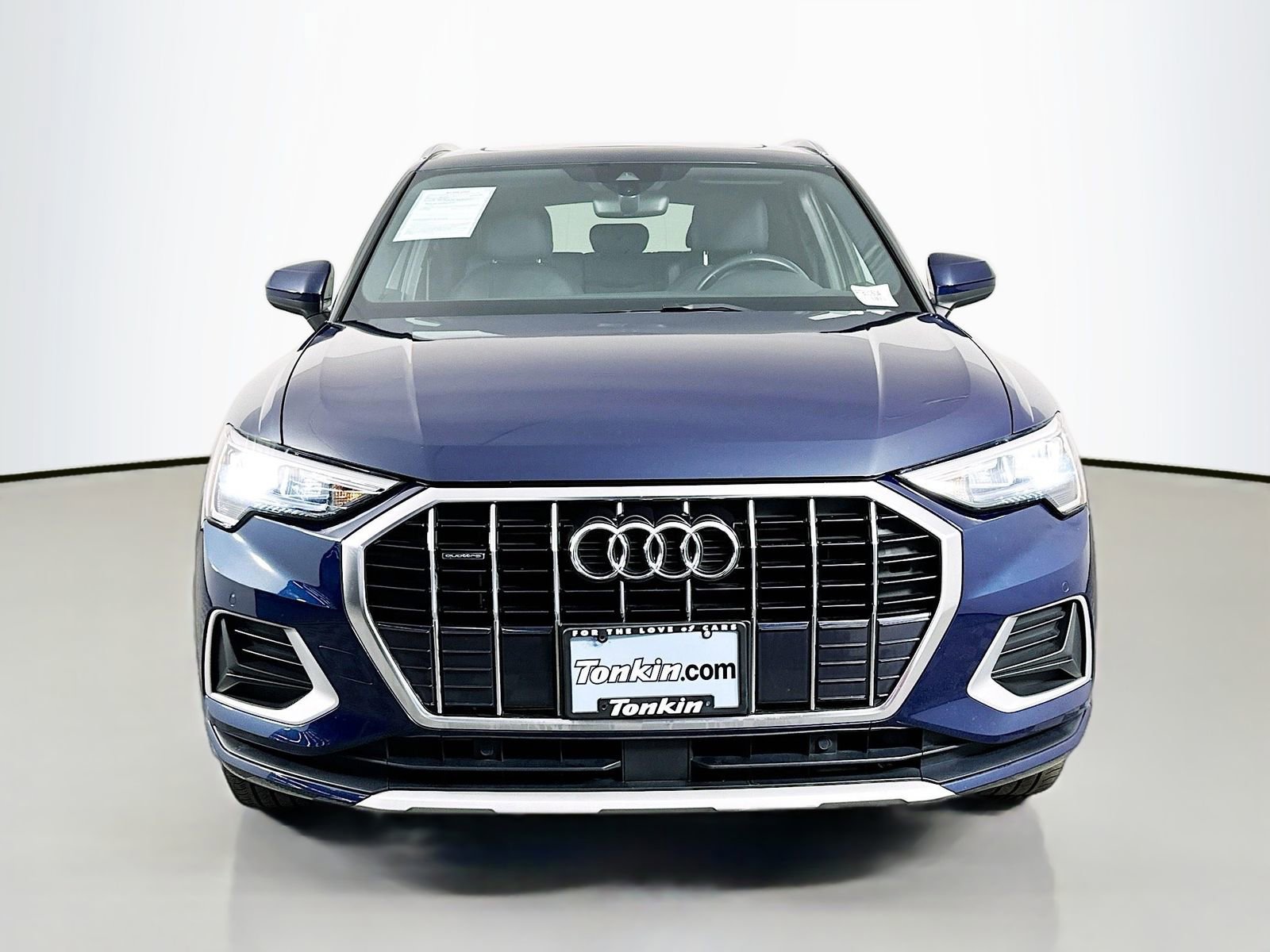 Used 2020 Audi Q3 2.0T Premium w/ Convenience Package AWD/4WD image 2
