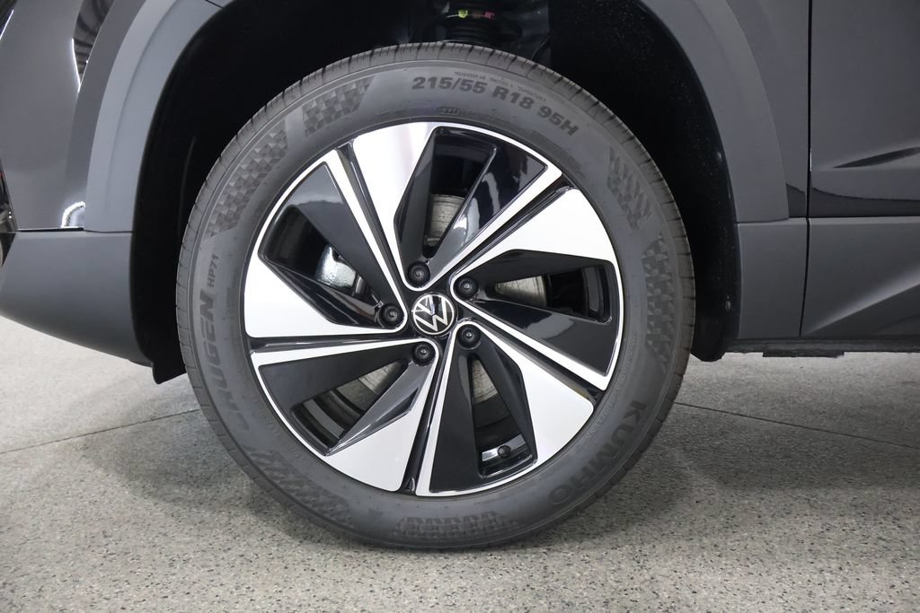 New 2026 Volkswagen Taos SE AWD/4WD image 5