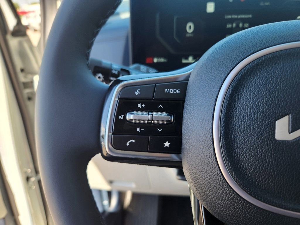 Certified 2025 Kia Carnival SX Prestige image 21