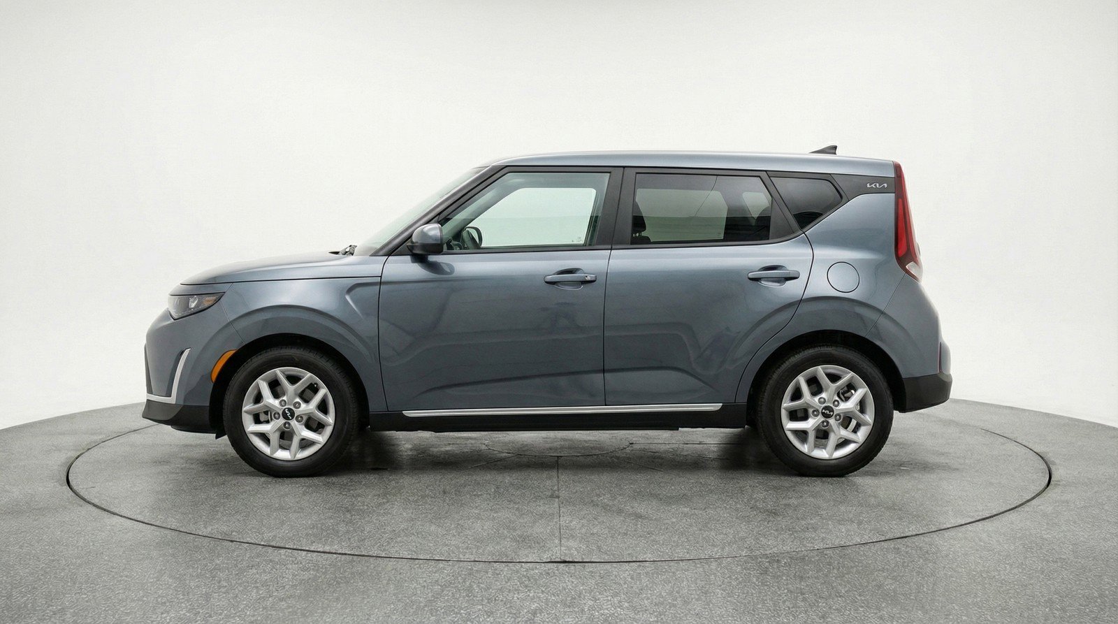 Used 2025 Kia Soul LX w/ LX Technology Package FWD image 5
