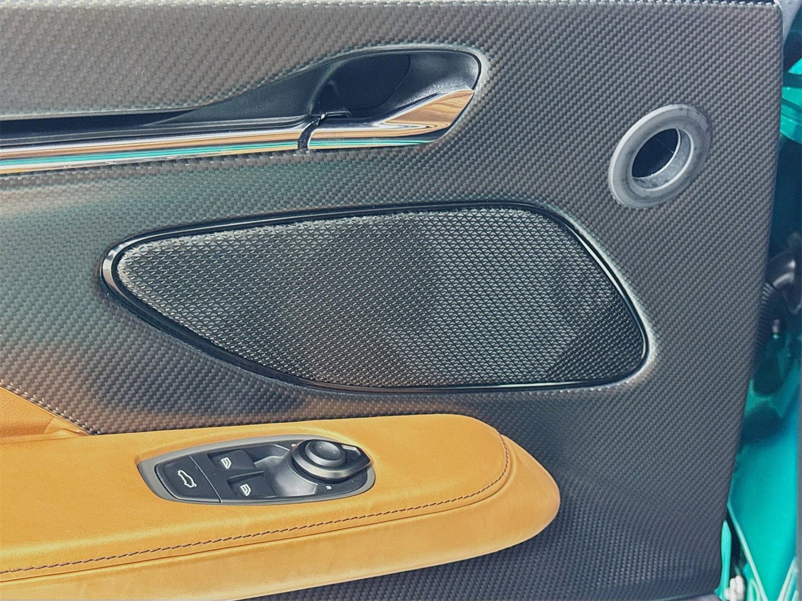 Used 2025 Aston Martin DB12 Coupe image 17