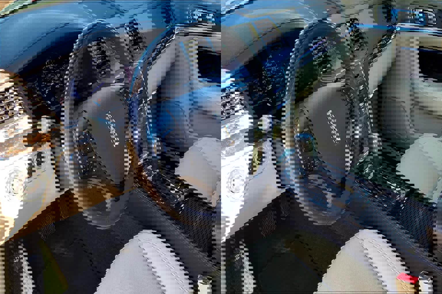 Used 2014 Lincoln MKS AWD w/ Equipment Group 201A image 17