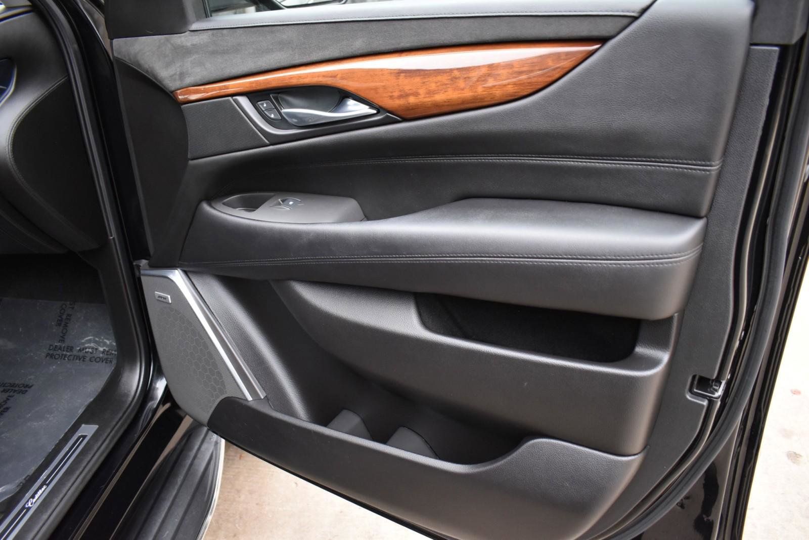 Used 2017 Cadillac Escalade Luxury image 52