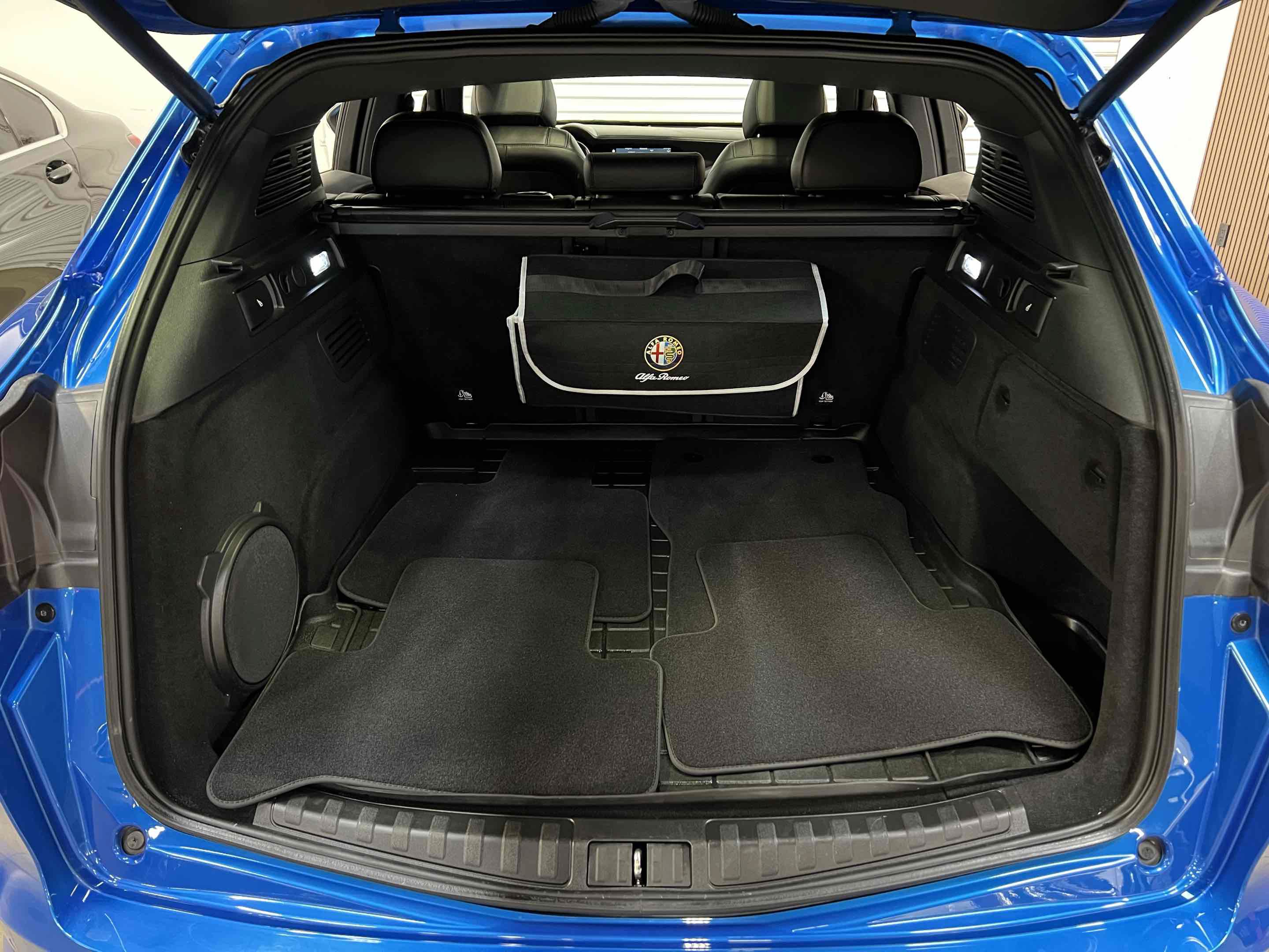 Used 2023 Alfa Romeo Stelvio Veloce AWD/4WD image 54