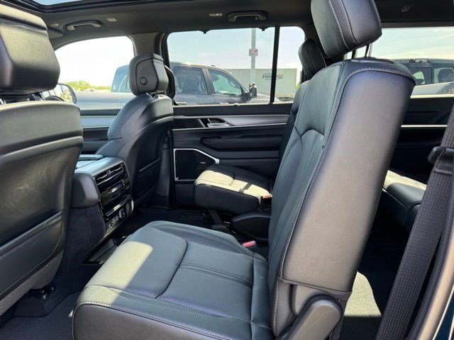 New 2026 Jeep Grand Wagoneer L Limited AWD/4WD image 31