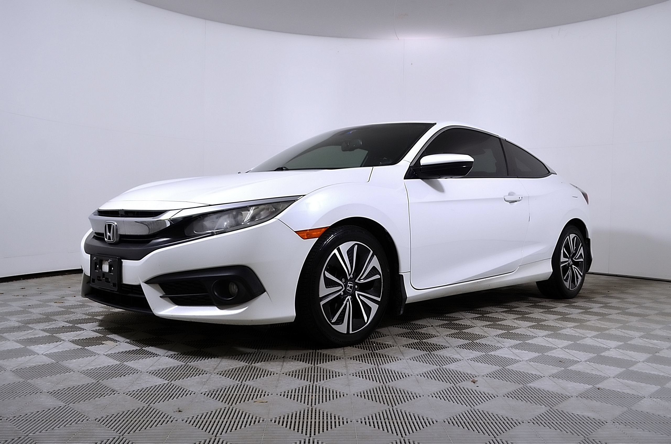 Used 2018 Honda Civic EX-L image 2