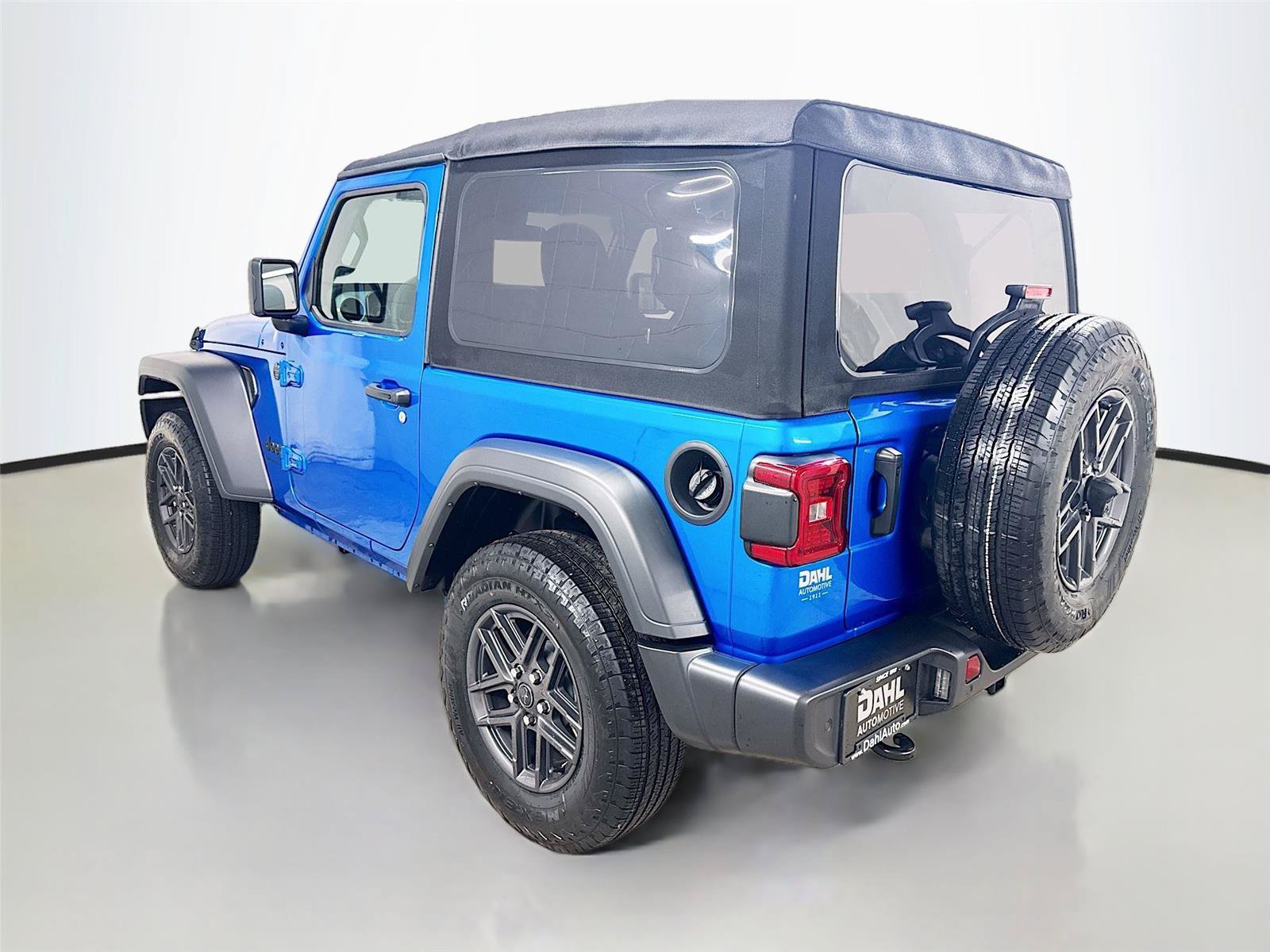 Used 2024 Jeep Wrangler Sport AWD/4WD image 9