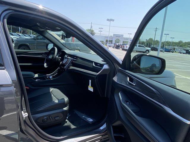 Used 2025 Jeep Grand Cherokee L Limited w/ Luxury Tech Group II AWD/4WD image 28