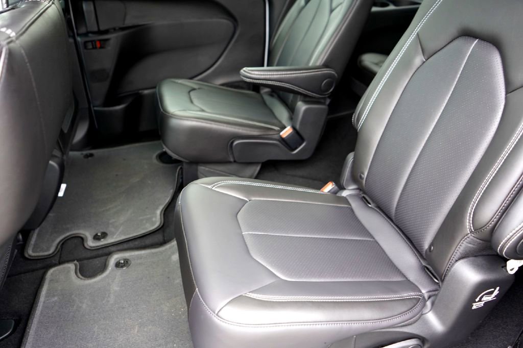 New 2026 Chrysler Pacifica Select image 22