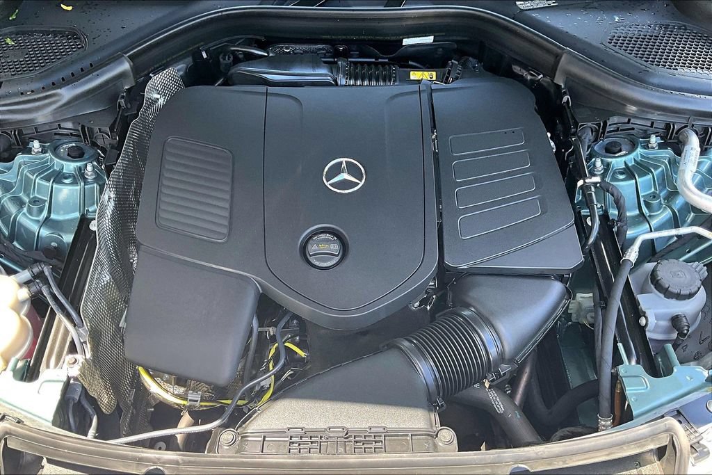 Used 2025 Mercedes-Benz GLC 300 4MATIC image 34