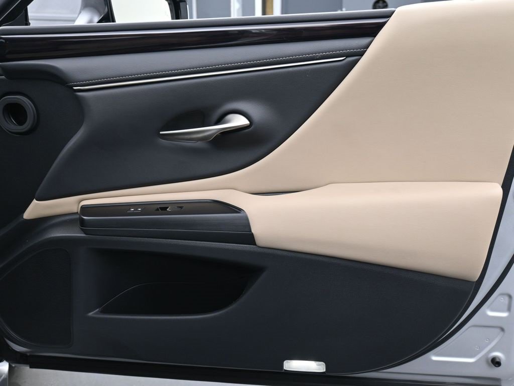 Used 2021 Lexus ES 250 w/ Premium Package image 24