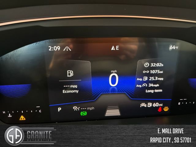 Used 2024 Volkswagen Tiguan SE w/ Panoramic Sunroof Package image 16