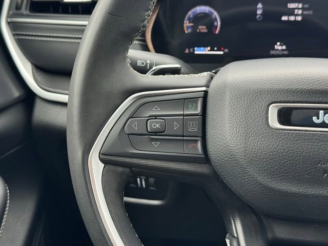 Used 2023 Jeep Grand Cherokee Laredo image 26