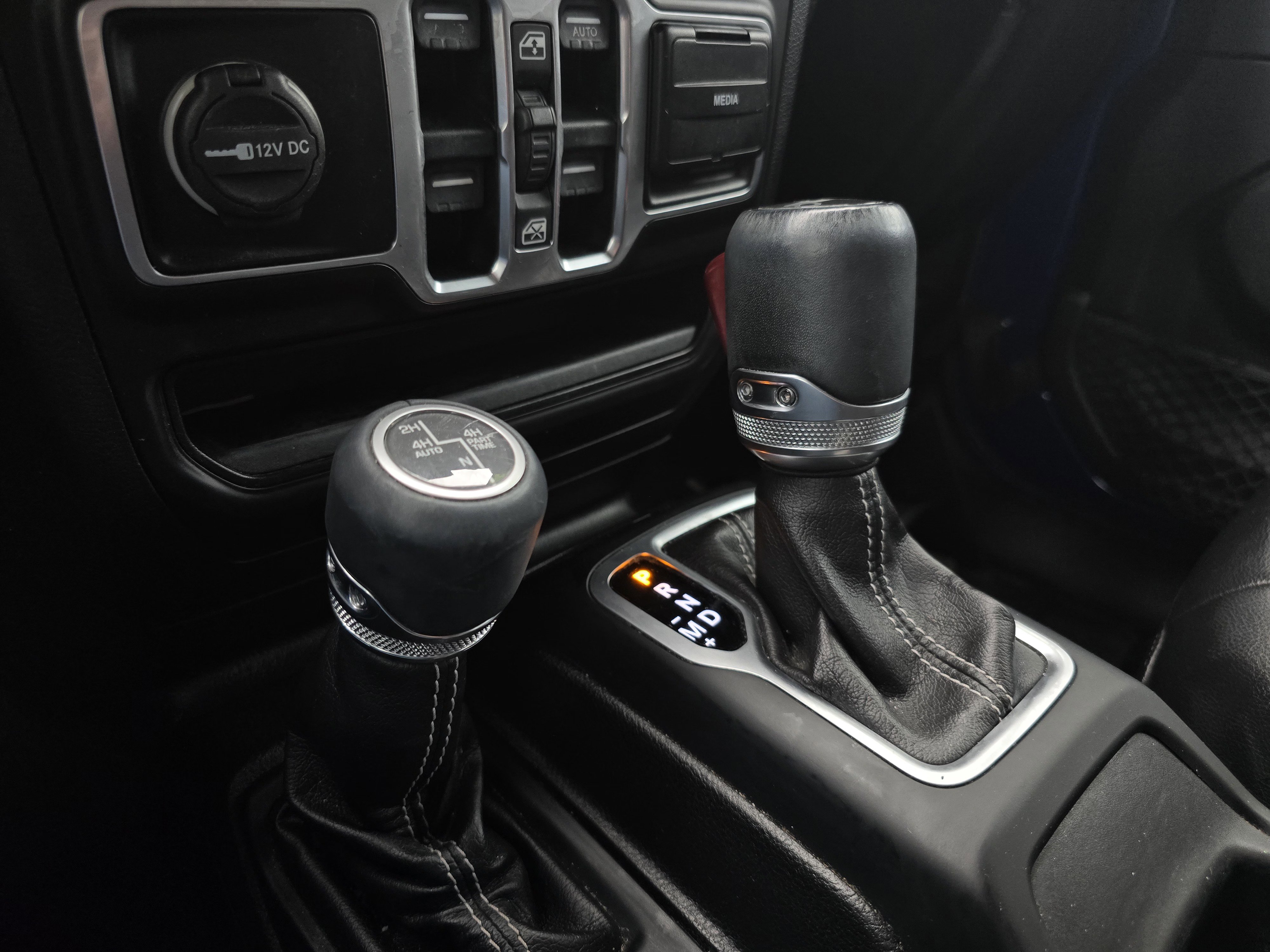 Used 2018 Jeep Wrangler Unlimited Sahara image 24