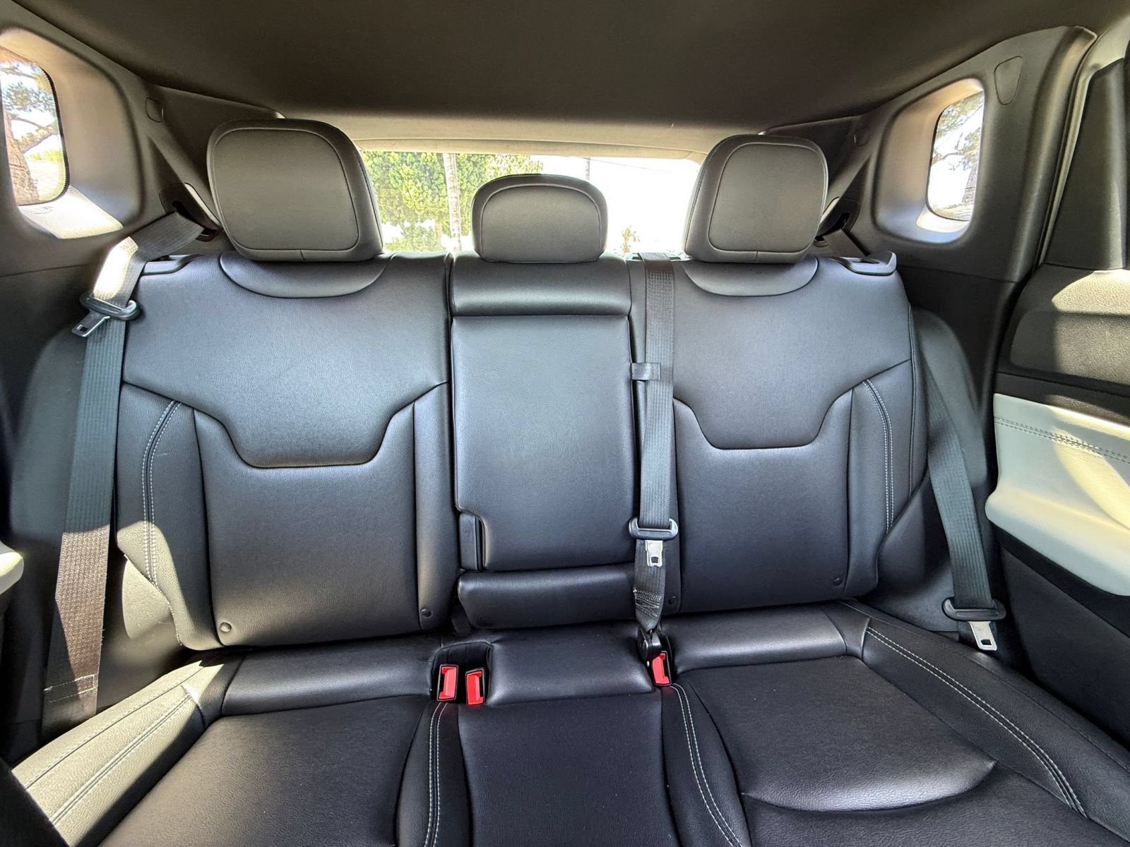 Used 2025 Jeep Compass Limited AWD/4WD image 35