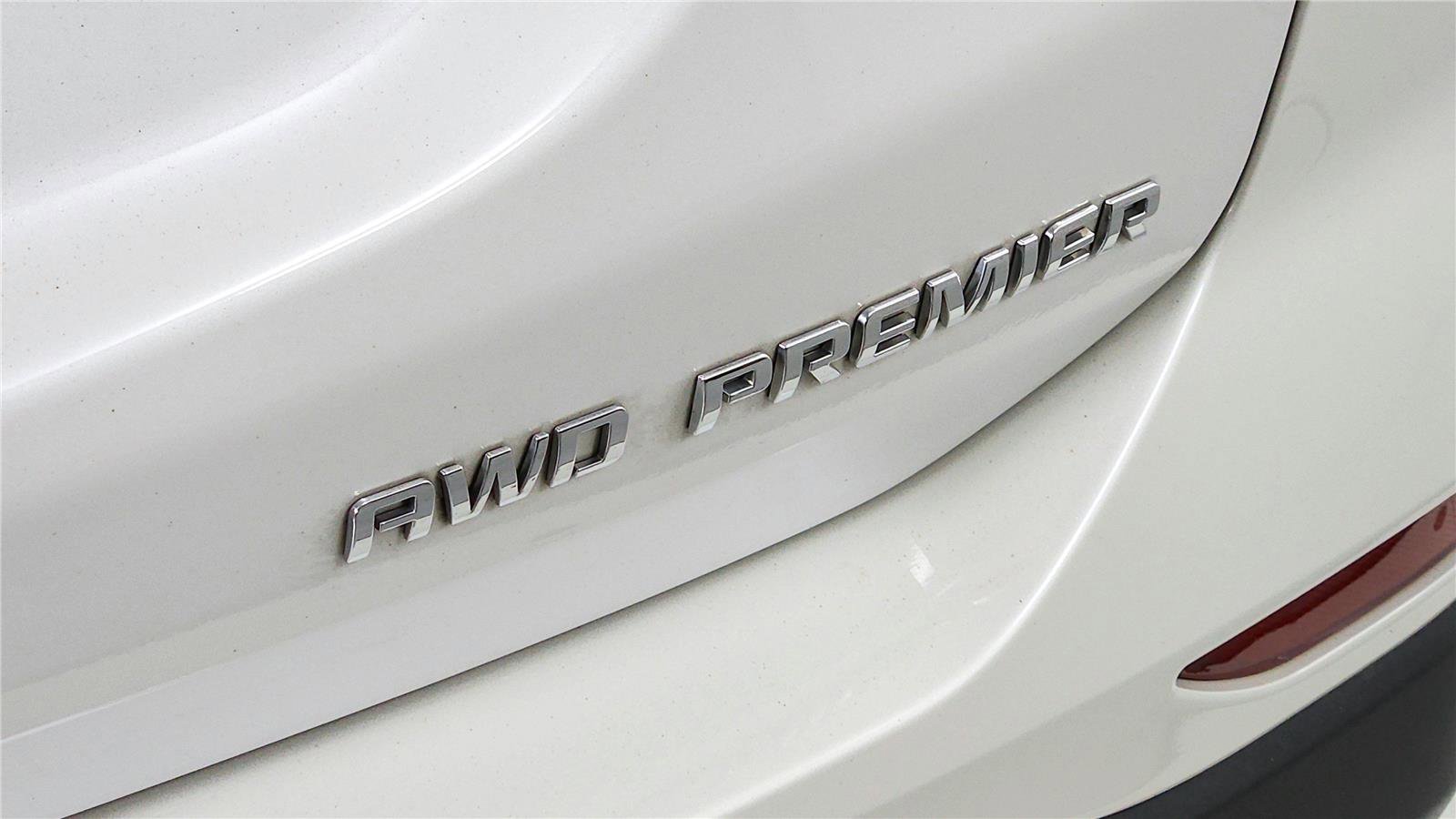 Used 2024 Chevrolet Equinox Premier AWD/4WD image 18
