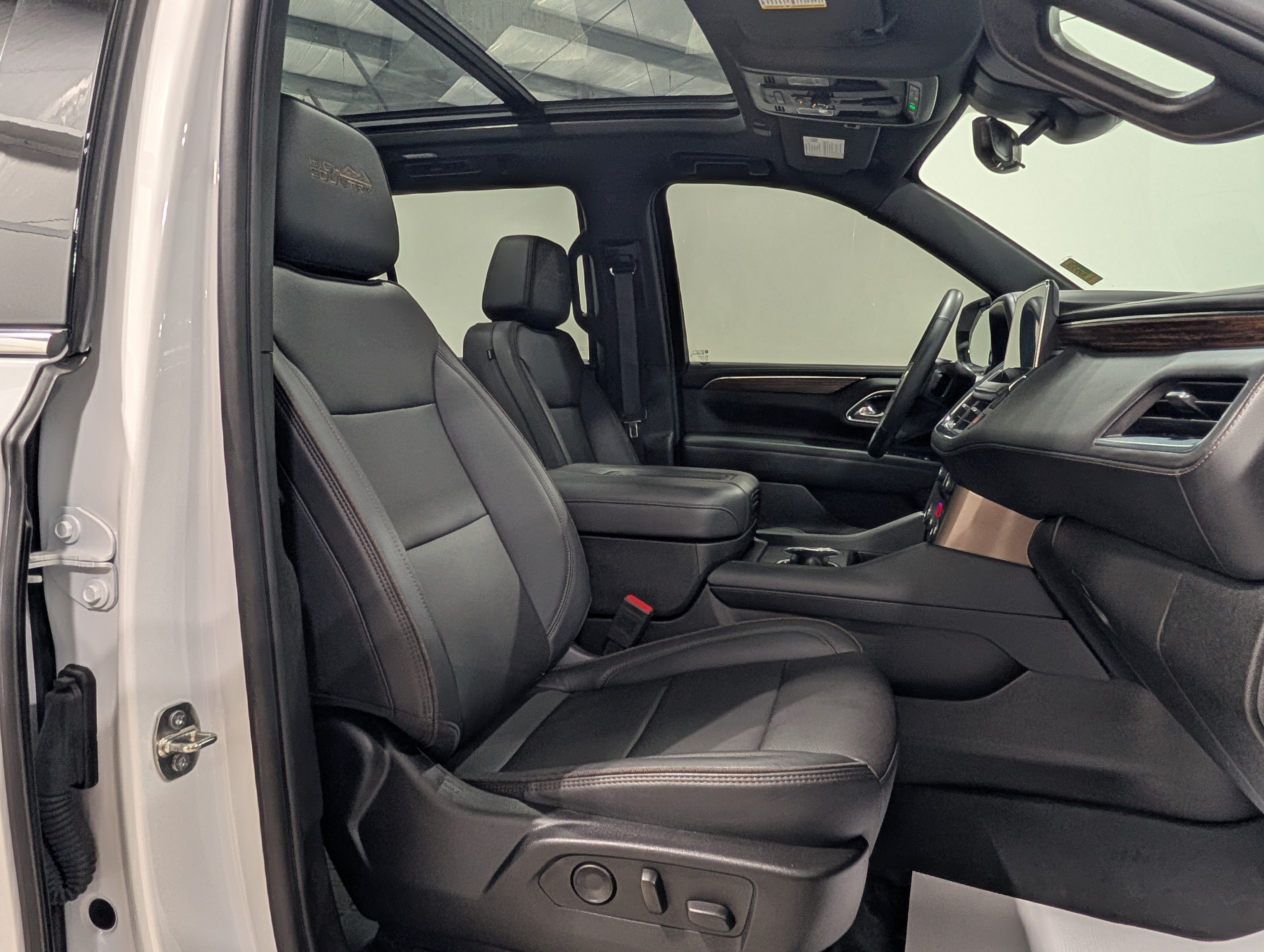 Used 2023 Chevrolet Tahoe High Country AWD/4WD image 21