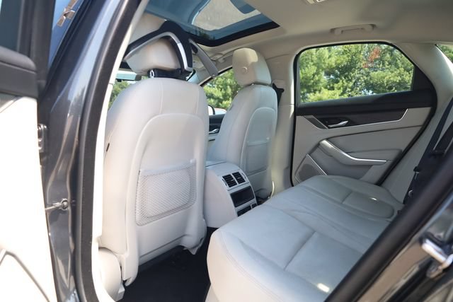 Used 2022 Jaguar XF SE RWD image 27