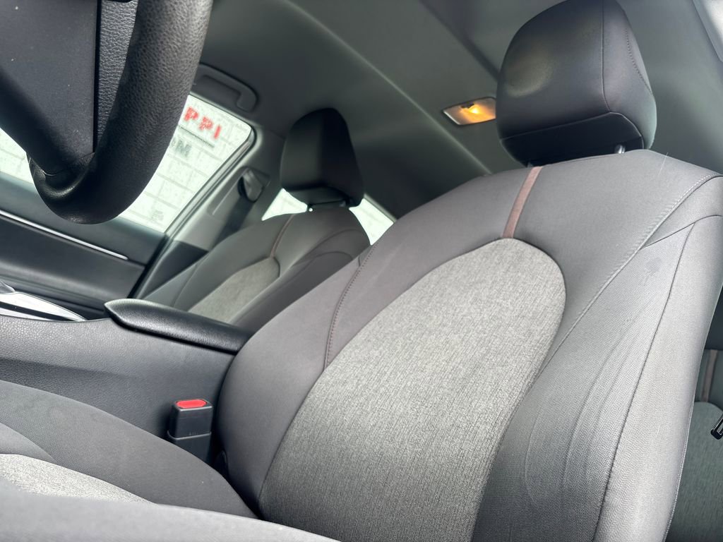 Used 2020 Toyota Camry LE FWD image 9