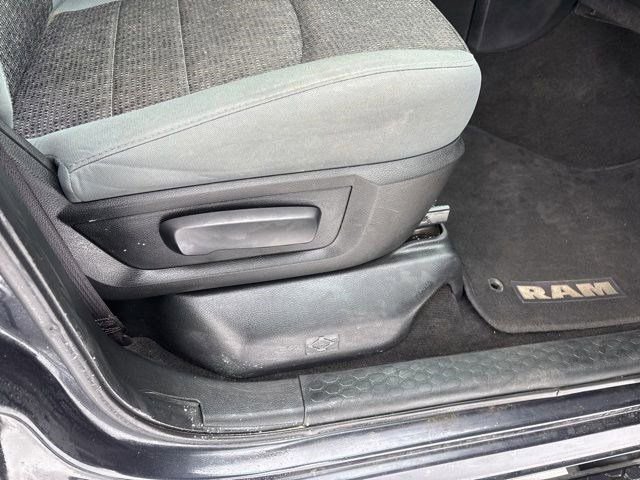 Used 2017 RAM 1500 Classic SLT w/ SLT Plus D←cor Group image 43